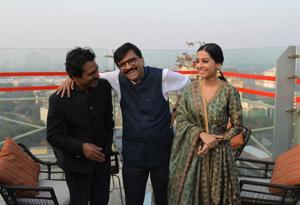 Actor Nawazuddin Siddiqui, Writer Sanjay Raut and Amrita Rao in Lucknow.(Subhankar Chakraborty/HT Photo) Actor Nawazuddin Siddiqui, Writer Sanjay Raut and Amrita Rao in Lucknow.(Subhankar Chakraborty/HT Photo)