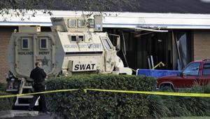 Negotiations failed to persuade the barricaded man to leave the building. The SWAT team then entered the bank, and the gunman eventually gave up, police said.(AP) Negotiations failed to persuade the barricaded man to leave the building. The SWAT team then entered the bank, and the gunman eventually gave up, police said.(AP)