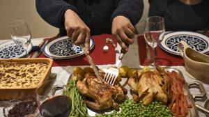 Non-vegetarians are these days opting for grilled and roasted chicken rather than eat thick oily meat curries.(Burhaan Kinu/HT PHOTO) Non-vegetarians are these days opting for grilled and roasted chicken rather than eat thick oily meat curries.(Burhaan Kinu/HT PHOTO)