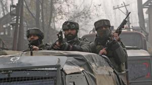 Army soldiers seen near the site of encounter in Chattergam, Budgam district, central Kashmir, India. Image for representation.(Waseem Andrabi / Hindustan Times) Army soldiers seen near the site of encounter in Chattergam, Budgam district, central Kashmir, India. Image for representation.(Waseem Andrabi / Hindustan Times)