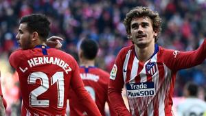 Atletico Madrid's French forward Antoine Griezmann (R) celebrates a goal during the Spanish league football match between Club Atletico de Madrid and Getafe CF.(AFP) Atletico Madrid's French forward Antoine Griezmann (R) celebrates a goal during the Spanish league football match between Club Atletico de Madrid and Getafe CF.(AFP)