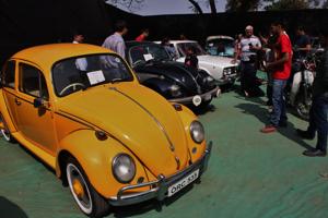Around 65 vehicles were displayed at the exhibition in Shelke’s Vintage Inn in Kolshet Road on Sunday.(HT/PRAFUL GANGURDE) Around 65 vehicles were displayed at the exhibition in Shelke’s Vintage Inn in Kolshet Road on Sunday.(HT/PRAFUL GANGURDE)