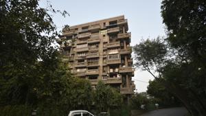 Mount Kailash apartments in East of Kailash where the elderly couple was found dead on Saturday, Jan 26, 2019, in their ninth floor flat. Police say there were no signs of a forced entry.(Biplov Bhuyan/HT Photo) Mount Kailash apartments in East of Kailash where the elderly couple was found dead on Saturday, Jan 26, 2019, in their ninth floor flat. Police say there were no signs of a forced entry.(Biplov Bhuyan/HT Photo)