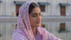 Sonam Kapoor in a still from Ek Ladki Ko ekha Toh Aisa Laga. Sonam Kapoor in a still from Ek Ladki Ko ekha Toh Aisa Laga.