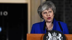 Britain's Prime Minister Theresa May makes a statement following winning a confidence vote, after Parliament rejected her Brexit deal, outside 10 Downing Street in London, Britain.(REUTERS) Britain's Prime Minister Theresa May makes a statement following winning a confidence vote, after Parliament rejected her Brexit deal, outside 10 Downing Street in London, Britain.(REUTERS)