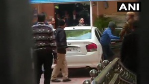 Police escort Rajiv Saxena, an accused in the multi-crore AgustaWestland chopper deal, to a court in Delhi on Thursday.(ANI/Twitter) Police escort Rajiv Saxena, an accused in the multi-crore AgustaWestland chopper deal, to a court in Delhi on Thursday.(ANI/Twitter)