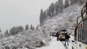 The warning, of danger level 2, has been issued for areas above 2500 metres in Uttarkashi, Chamoli, Rudraprayag, Pithoragarh and Tehri Garhwal districts of Uttarakhand. A warning has been issued for Jammu and Kashmir and Himachal Pradesh as well.(PTI/ Representative Image) The warning, of danger level 2, has been issued for areas above 2500 metres in Uttarkashi, Chamoli, Rudraprayag, Pithoragarh and Tehri Garhwal districts of Uttarakhand. A warning has been issued for Jammu and Kashmir and Himachal Pradesh as well.(PTI/ Representative Image)