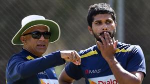 Sri Lanka's captain Dinesh Chandimal (right) speaks with team coach Chandika Hathurusingha.(AFP) Sri Lanka's captain Dinesh Chandimal (right) speaks with team coach Chandika Hathurusingha.(AFP)