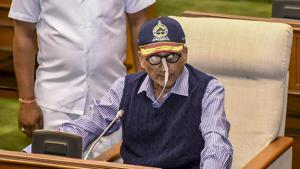 Goa Chief Minister Manohar Parrikar presents the state budget in Goa Legislative Assembly, in Panaji.(PTI) Goa Chief Minister Manohar Parrikar presents the state budget in Goa Legislative Assembly, in Panaji.(PTI)