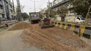 Northern Railways been penalised for dumping construction and demolition waste on its land in north Delhi.(HT File / Photo used for representational purpose) Northern Railways been penalised for dumping construction and demolition waste on its land in north Delhi.(HT File / Photo used for representational purpose)