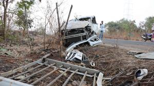 The car that was involved in the road accident in Badlapur. Initial investigation suggests none of the students were drunk and the driver had taken his parents’ SUV without their permission.(Rishikesh Chudhary / HT Photo) The car that was involved in the road accident in Badlapur. Initial investigation suggests none of the students were drunk and the driver had taken his parents’ SUV without their permission.(Rishikesh Chudhary / HT Photo)