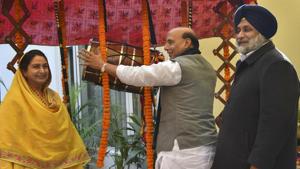 Union Home Minister Rajnath Singh with Union minister Harsimrat Kaur Badal and SAD President Sukhbir Singh Badal during a lunch hosted by the Badal family in New Delhi, Thursday, Jan 31, 2019.(PTI) Union Home Minister Rajnath Singh with Union minister Harsimrat Kaur Badal and SAD President Sukhbir Singh Badal during a lunch hosted by the Badal family in New Delhi, Thursday, Jan 31, 2019.(PTI)
