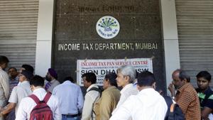 People stand in queue to file their IT returns on last day of financial year outside Income Tax office at BKC, Bandra in Mumbai, India, on Tuesday, March 31, 2015.(Hindustan Times file photo) People stand in queue to file their IT returns on last day of financial year outside Income Tax office at BKC, Bandra in Mumbai, India, on Tuesday, March 31, 2015.(Hindustan Times file photo)