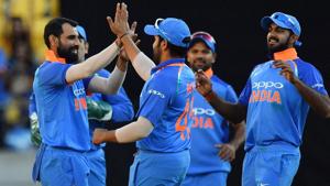 India celebrate after dismissing New Zealand's Henry Nicholls during the fifth one-day international (ODI) cricket match between New Zealand and India in Wellington.(AFP) India celebrate after dismissing New Zealand's Henry Nicholls during the fifth one-day international (ODI) cricket match between New Zealand and India in Wellington.(AFP)