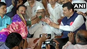 Social activist Anna Hazare, 81, has called off his fast, Maharashtra chief minister Devendra Fadnavis said, adding that government has accepted his demands.(ANI/Twitter) Social activist Anna Hazare, 81, has called off his fast, Maharashtra chief minister Devendra Fadnavis said, adding that government has accepted his demands.(ANI/Twitter)