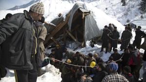 Srinagar, India – February 08, 2019: Rescue workers clear snow after an avalanche near Jawahar tunnel at Qazigund in Kulgam district, Srinagar, Jammu Kashmir, India on Friday, February 8, 2019. (Photo by Waseem Andrabi / Hindustan Times)(HT Photo)