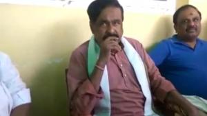 Janata Dal (Secular) MLA K Srinivasa Gowda alleged that the BJP offered him <span class='webrupee'>₹</span>30 crore to resign from the JD (S).(ANI/Twitter) Janata Dal (Secular) MLA K Srinivasa Gowda alleged that the BJP offered him <span class='webrupee'>₹</span>30 crore to resign from the JD (S).(ANI/Twitter)