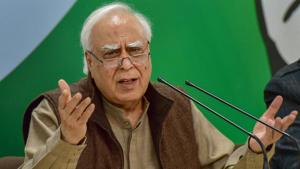 Senior Congress leader Kapil Sibal addresses a press conference at AICC headquarters in New Delhi, Sunday.(PTI) Senior Congress leader Kapil Sibal addresses a press conference at AICC headquarters in New Delhi, Sunday.(PTI)