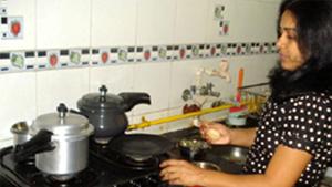 A high-powered committee has recommended withdrawal of gas supply at concessional rates to CNG users and proposed direct subsidy to only domestic kitchens.(HT file photo) A high-powered committee has recommended withdrawal of gas supply at concessional rates to CNG users and proposed direct subsidy to only domestic kitchens.(HT file photo)