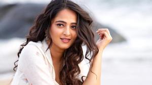 Anushka Shetty, in her new avatar, has never looked this fit ever.(Luke Coutinho/Instagram) Anushka Shetty, in her new avatar, has never looked this fit ever.(Luke Coutinho/Instagram)