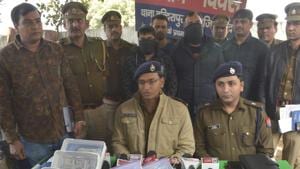 Two of the arrested gang members in Ghaziabad police custody. Police said they were arrested from Moradabad.(Sakib Ali / HT Photo) Two of the arrested gang members in Ghaziabad police custody. Police said they were arrested from Moradabad.(Sakib Ali / HT Photo)