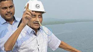 Goa chief minister Manohar Parrikar inspects the work of an under-construction bridge on Mandovi River on December 16.(PTI Photo) Goa chief minister Manohar Parrikar inspects the work of an under-construction bridge on Mandovi River on December 16.(PTI Photo)