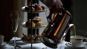 Galentine’s Day tea is served at the St. Regis hotel on February 12, 2019 in Washington, DC.(Brendan Smialowski / AFP) Galentine’s Day tea is served at the St. Regis hotel on February 12, 2019 in Washington, DC.(Brendan Smialowski / AFP)