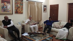 Top leaders of major opposition parties got together at Nationalist Congress Party chief Sharad Pawar’s home in New Delhi late on Wednesday evening.(HT Photo) Top leaders of major opposition parties got together at Nationalist Congress Party chief Sharad Pawar’s home in New Delhi late on Wednesday evening.(HT Photo)