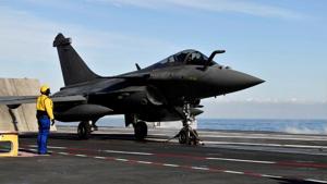 The CAG report has become the latest point of confrontation between the government and the opposition over the Rafale deal.(REUTERS) The CAG report has become the latest point of confrontation between the government and the opposition over the Rafale deal.(REUTERS)