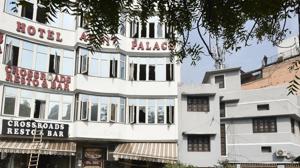 Hotel Arpit Palace in KarolBagh, New Delhi, where a fire killed 17 people on Tuesday, Feb 12, 2019.(Biplov Bhuyan/HT Photo) Hotel Arpit Palace in KarolBagh, New Delhi, where a fire killed 17 people on Tuesday, Feb 12, 2019.(Biplov Bhuyan/HT Photo)