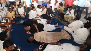 Puducherry chief minister V Narayanasamy and his cabinet colleagues sleep outside governor Kiran Bedi’s house in protest. Puducherry chief minister V Narayanasamy and his cabinet colleagues sleep outside governor Kiran Bedi’s house in protest.