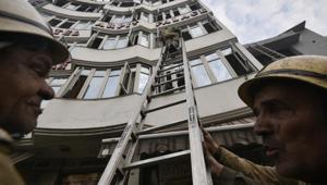 Fire brigade personnel at work after a massive fire broke out at Hotel Arpit Palace, Karol Bagh in New Delhi, on Tuesday, February 12, 2019.(Biplov Bhuyan/HT Photo) Fire brigade personnel at work after a massive fire broke out at Hotel Arpit Palace, Karol Bagh in New Delhi, on Tuesday, February 12, 2019.(Biplov Bhuyan/HT Photo)