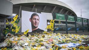 Yellow flowers are displayed in front of the portrait of Argentinian forward Emiliano Sala at the Beaujoire stadium in Nantes, France. File photo.(AFP) Yellow flowers are displayed in front of the portrait of Argentinian forward Emiliano Sala at the Beaujoire stadium in Nantes, France. File photo.(AFP)