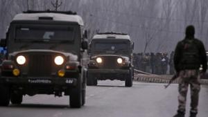 Indian soldiers stand guard near the site of Thursday's suicide bomb attack in Lethpora in south Kashmir's Pulwama district February 15, 2019.(REUTERS FILE PHOTO) Indian soldiers stand guard near the site of Thursday's suicide bomb attack in Lethpora in south Kashmir's Pulwama district February 15, 2019.(REUTERS FILE PHOTO)