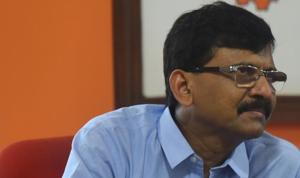 Shiv Sena parliamentarian Sanjay Raut told reporters the Narendra Modi dispensation should do what former prime minister Indira Gandhi had done.(Pratik Chorge/HT Photo) Shiv Sena parliamentarian Sanjay Raut told reporters the Narendra Modi dispensation should do what former prime minister Indira Gandhi had done.(Pratik Chorge/HT Photo)