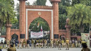 Several parts of Aligarh witnessed protests after the attack, prompting AMU authorities to issue an advisory to Kashmiri students cautioning them against moving out of the campus.(PTI) Several parts of Aligarh witnessed protests after the attack, prompting AMU authorities to issue an advisory to Kashmiri students cautioning them against moving out of the campus.(PTI)