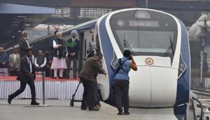 India’s first semi high-speed train, Vande Bharat Express, arrived in Varanasi on its first commercial run from New Delhi an hour and 25 minutes behind schedule because of fog on Sunday. (Photo by Sanjeev Verma/ Hindustan Times)(Sanjeev Verma/HT PHOTO) India’s first semi high-speed train, Vande Bharat Express, arrived in Varanasi on its first commercial run from New Delhi an hour and 25 minutes behind schedule because of fog on Sunday. (Photo by Sanjeev Verma/ Hindustan Times)(Sanjeev Verma/HT PHOTO)
