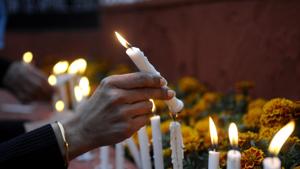 People light candles in remembrance of the CRPF personnel who lost their lives during the Pulwama attack, February 15(Sunil Ghosh / HT Photo) People light candles in remembrance of the CRPF personnel who lost their lives during the Pulwama attack, February 15(Sunil Ghosh / HT Photo)
