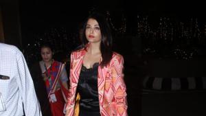 Aishwarya Rai Bachchan spotted at the Mumbai airport on Tuesday.(Varinder Chawla) Aishwarya Rai Bachchan spotted at the Mumbai airport on Tuesday.(Varinder Chawla)