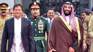 Pakistan gifts gold-plated assault rifle to Saudi Crown Prince Salman.(AFP) Pakistan gifts gold-plated assault rifle to Saudi Crown Prince Salman.(AFP)
