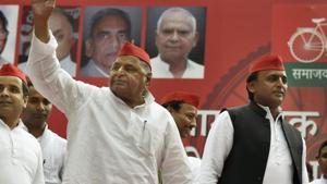 New Delhi: Samajwadi Party founder Mulayam Singh Yadav with SP President Akhilesh Yadav during a public rally, at Jantar-Mantar in New Delhi, Sunday, Sept 23, 2018. (PTI Photo/Ravi Choudhary) (PTI9_23_2018_000072B)(PTI) New Delhi: Samajwadi Party founder Mulayam Singh Yadav with SP President Akhilesh Yadav during a public rally, at Jantar-Mantar in New Delhi, Sunday, Sept 23, 2018. (PTI Photo/Ravi Choudhary) (PTI9_23_2018_000072B)(PTI)