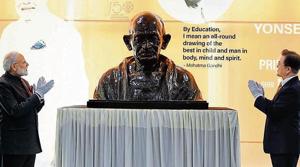 Prime Minister Narendra Modi and South Korea president Moon Jae-in unveil the bust of Mahatma Gandhi at the Yonsei University in Seoul on Thursday. The leaders will hold bilateral talks on Friday(ANI) Prime Minister Narendra Modi and South Korea president Moon Jae-in unveil the bust of Mahatma Gandhi at the Yonsei University in Seoul on Thursday. The leaders will hold bilateral talks on Friday(ANI)