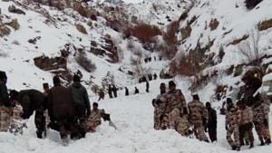 Army, ITBP resume rescue op for 5 soldiers trapped in Himachal (HT Photo)(HT Photo)