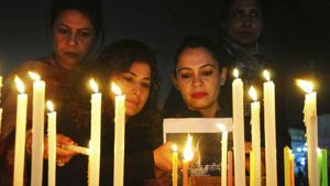 People light candles to offer tributes to the martyred CRPF jawans of Pulwama terror attack, in Patiala.(PTI) People light candles to offer tributes to the martyred CRPF jawans of Pulwama terror attack, in Patiala.(PTI)