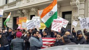 More than hundred US-based Indians protested outside the Pakistan consulate in New York, on 22 February, against Pulwama terror attack.(ANI Photo/Twitter) More than hundred US-based Indians protested outside the Pakistan consulate in New York, on 22 February, against Pulwama terror attack.(ANI Photo/Twitter)