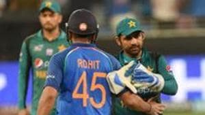 Pakistan's captain Sarfraz Ahmed (R) and Indian team captain Rohit Sharma (L).(AFP) Pakistan's captain Sarfraz Ahmed (R) and Indian team captain Rohit Sharma (L).(AFP)