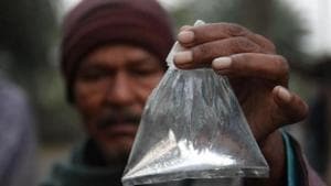 A villager showing a packet of 'Hooch Pouch'. Image for representation.(Photo:Subhendu Ghosh /Hindustan Times) A villager showing a packet of 'Hooch Pouch'. Image for representation.(Photo:Subhendu Ghosh /Hindustan Times)