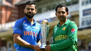 File image of India skipper Virat Kohli with Pakistan captain Sarfraz Ahmed.(Getty Images) File image of India skipper Virat Kohli with Pakistan captain Sarfraz Ahmed.(Getty Images)
