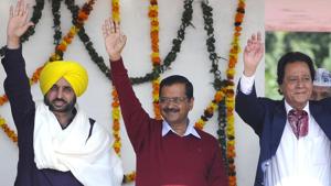 Aam Aadmi Party national convenor Arvind Kejriwal (centre), Harmohan Dhawan (right) and MP Bhagwant Mann during a rally in Chandigarh on Sunday.(Anil Dayal/HT) Aam Aadmi Party national convenor Arvind Kejriwal (centre), Harmohan Dhawan (right) and MP Bhagwant Mann during a rally in Chandigarh on Sunday.(Anil Dayal/HT)