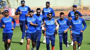 Virat Kohli (C) with teammates attend a training session.(AFP) Virat Kohli (C) with teammates attend a training session.(AFP)